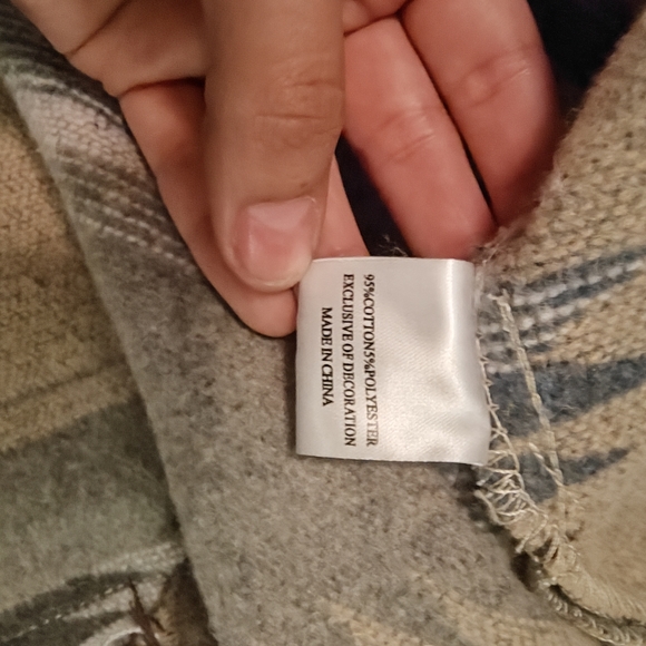 Jen & co Aztec button down jacket - Picture 6 of 7